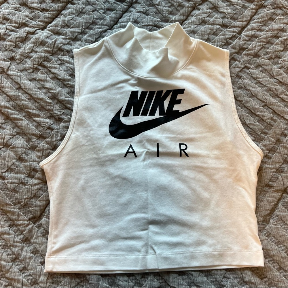 Women’s Nike Small White Logo Crop-Top